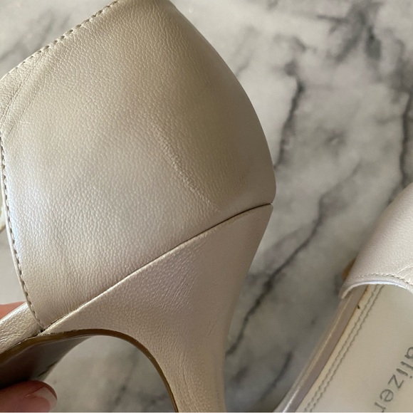 NATURALIZER Genuine Leather Vintage Open Toe Heels - Picture 7 of 9